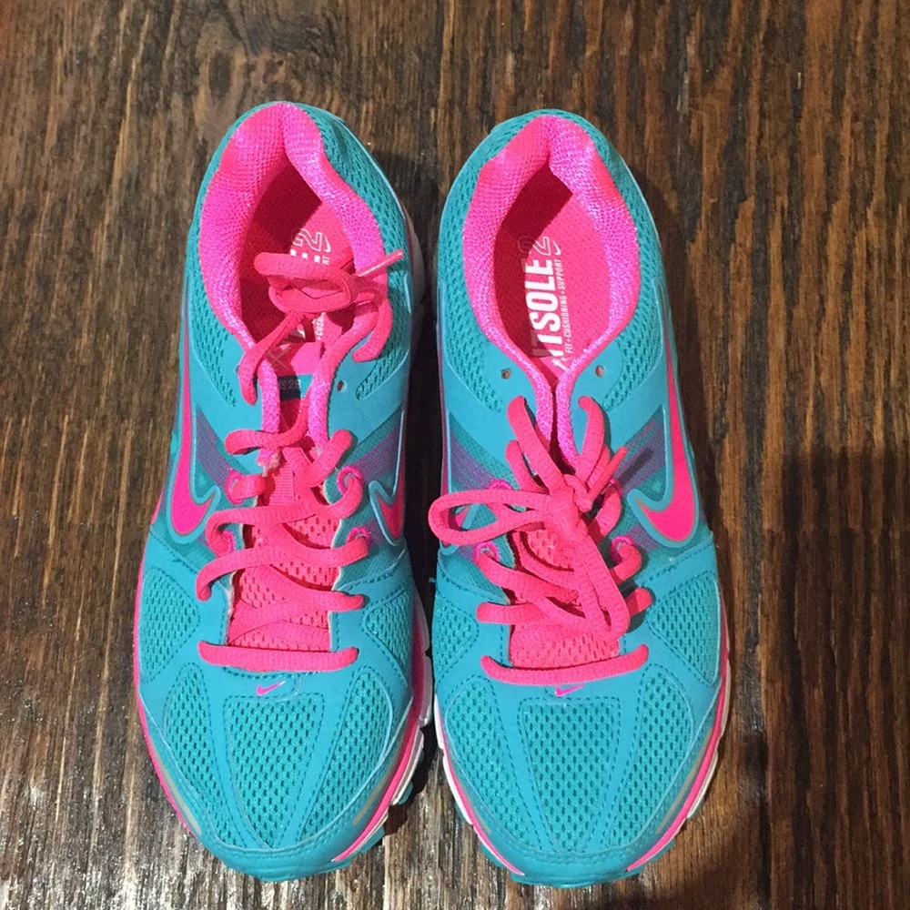 Nike Pegasus 28 Sneakers